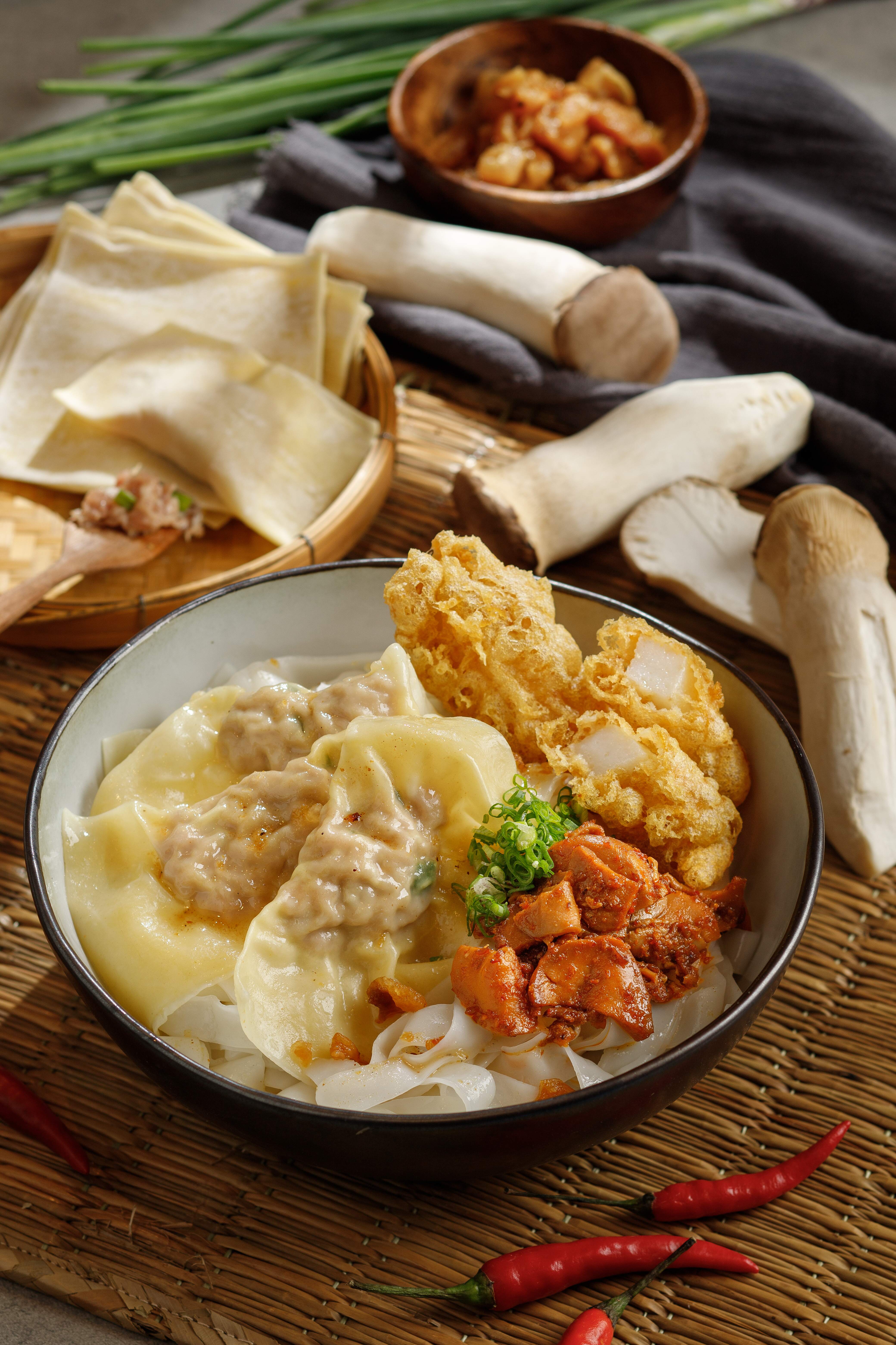 Lixin Fish Ball Noodle - Spicy Mushroom Meat Dumpling Noodles